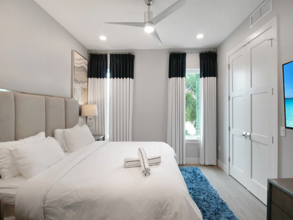 Gulf Views Siesta Key Vacation Condo Four Bedrooms - Ideal Beach Getaway